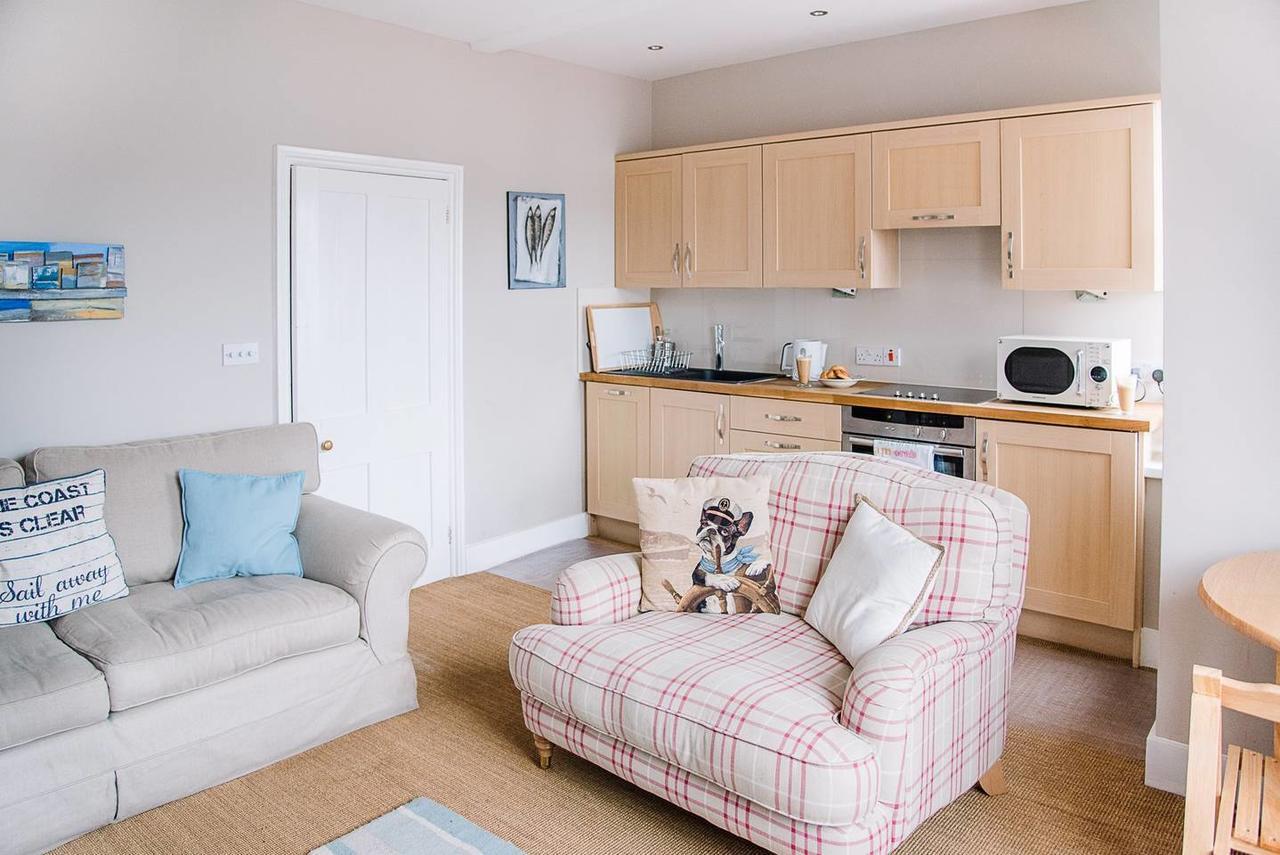Serendipity, Aldeburgh - An Apartment On The High Street! ภายนอก รูปภาพ