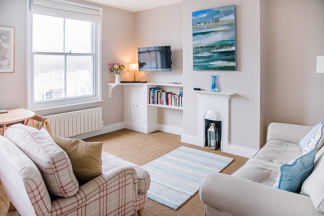 Serendipity, Aldeburgh - An Apartment On The High Street! ภายนอก รูปภาพ